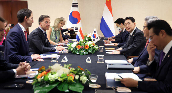 South Korean President Yoon Suk-yeol speaks with Dutch Prime Minister Mark Rutte at a summit held at a hotel in Madrid, Spain, on June 29.