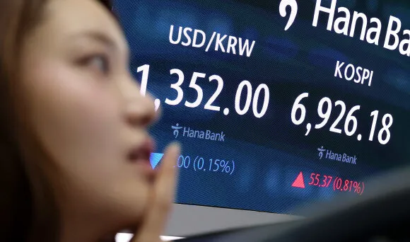 환율 상승 막느라...올 상반기 외환보유액 230억달러 쏟아부었다 - 뉴스 썸네일 이미지