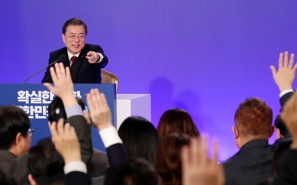 South Korean President Moon Jae-in responds to reporters’ questions during a New Year’s press conference at the Blue House on Jan. 14. (Blue House photo pool)
