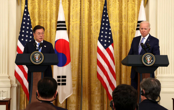 South Korean President Moon Jae-in holds a joint press conference with US President Joe Biden on Friday at the White House after their first in-person summit. (Yonhap News)