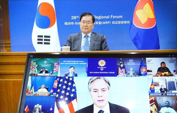 South Korean Foreign Minister Chung Eui-yong attends the virtual Association of Southeast Asian Nations Regional Forum on Friday. US Secretary of State Antony Blinken is pictured on the screen. (provided by the Ministry of Foreign Affairs)