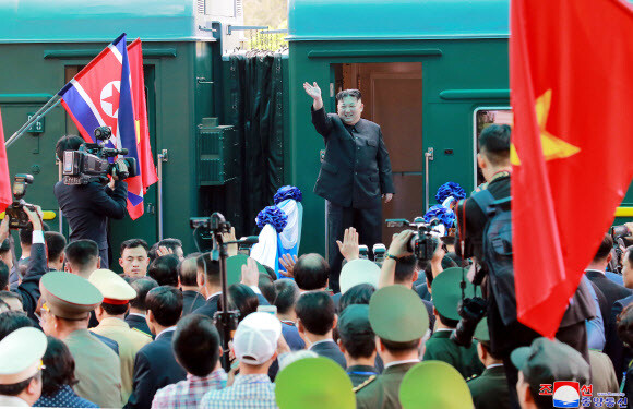 North Korean leader Kim Jong-un boards his train at Dong Dang Station in Vietnam’s Long Son Province on Mar. 2 on his return journey to Pyongyang. (KCNA/Yonhap News)