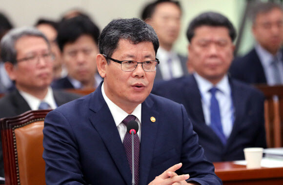 South Korean Unification Minister Kim Yeon-chul responds to questions during an audit by the National Assembly’s Foreign Affairs and Unification Committee on Oct. 21.
