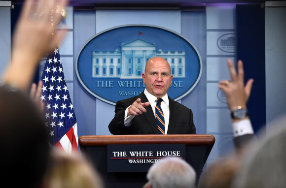 US National Security Advisor H.R. McMaster gives a briefing at the White House National Security Council on Nov. 2. (Xinhua/Yonhap News)