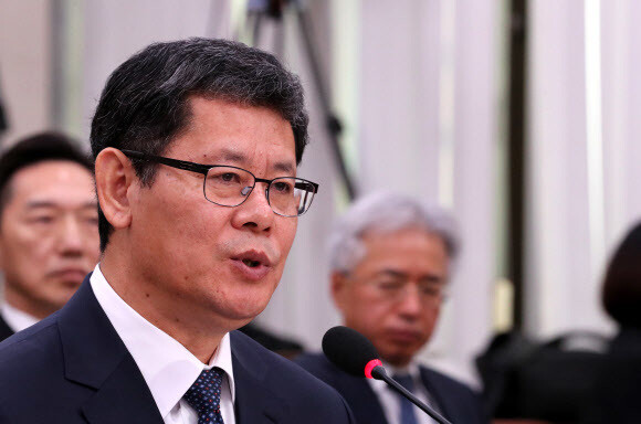 Minister of Unification nominee Kim Yeon-chul responds to questions from lawmakers during his confirmation hearing before the National Assembly Foreign Affairs and Unification Committee on Mar. 26. (Yonhap News)