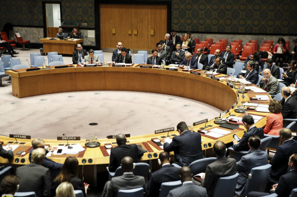 The United Nations Security Council meets at the UN headquarters in New York on Dec. 19 to discuss new sanctions against North Korea. Member nations agreed to hold a vote on Dec. 22 on new measures that would restrict North Korea’s supply of crude oil from two million to 500