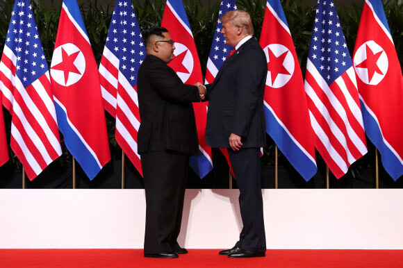U.S. President Donald Trump and North Korea‘‘s leader Kim Jong Un shake hands during a summit at the Capella Hotel on the resort island of Sentosa