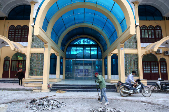 A worker sweeps the entrance of Dong Dang train station where North Korean leader Kim Jong-un is expected to arrive