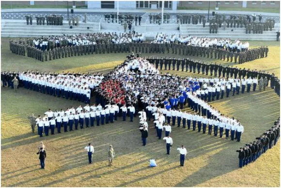 The USFK 2nd Infantry Division and the ROK-US Combined Division form a star at the Camp Humphreys garrison in Pyeongtaek