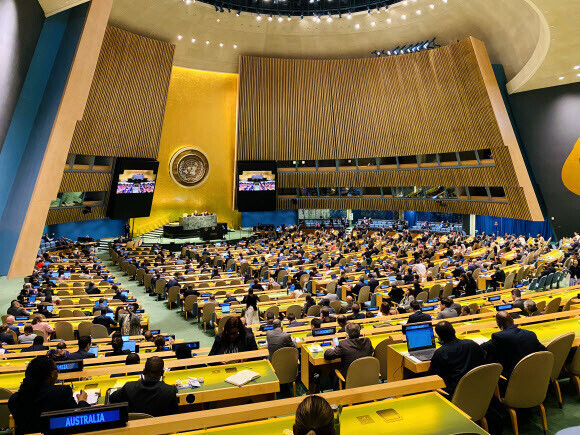 The UN General Assembly voted on June 6 to include South Korea as a non-permanent member of the UN Security Council, with 180 out of 192 member states in voting in favor. (Yonhap)