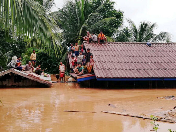 A collapse of the auxiliary dam for the Xepian-Xe Nam Noy hydroelectric power dam caused five billion tons of water to flood into the lower part of the Mekong River in Laos on July 24