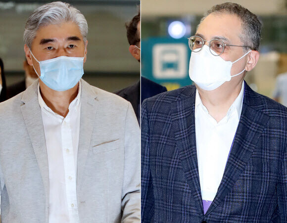 US special representative for North Korea Sung Kim (left) and Russian Deputy Foreign Minister Igor Morgulov arrive at Incheon International Airport on Saturday. (Yonhap News)