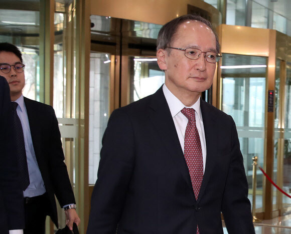 apanese Ambassador to South Korea Yasumasa Nagamine heads into the South Korean Ministry of Foreign Affairs on Mar. 26. (Yonhap News)