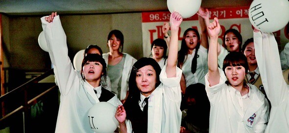 tvN 드라마 〈응답하라 1997〉의 인기는 2002년 대중문화의 복고 코드를 대표했다. tvN 제공