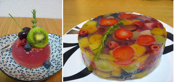 젤라틴에 블루베리와 라즈베리, 생크림을 넣어 굳힌 젤리(왼쪽). ‘언니’가 만든 과일 칵테일 젤리. 사진 김기은