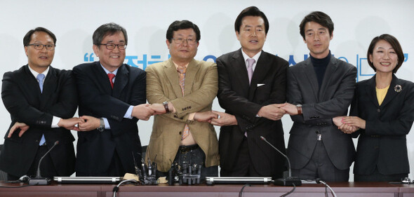  Mar. 3. The six-member committee was formed with three members from each side. (by Lee Jeong-woo