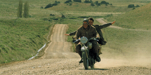 영화 〈모터싸이클 다이어리〉(2004)에서 주인공 체 게바라가 친구와 함께 모터사이클로 남미 여행을 하고 있는 장면. 한겨레