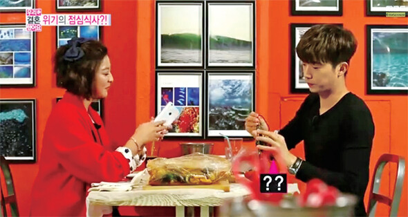 대중매체는 연애에 대한 환상을 강화한다. 유명인들의 가상 결혼생활을 보여주는 TV 리얼리티 프로그램의 한 장면.MBC 화면 갈무리