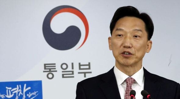 Unification Ministry spokesperson Lee Duk-haeng
