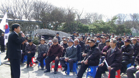 날이 좋을 때는 서울 종로구 종묘공원에서 안보강연이 열린다. 3월3일 종묘공원에서 추선희 대한민국어버이연합 사무총장이 연설을 하고 있다. 대한민국어버이연합 제공