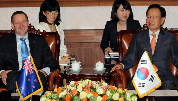 2010년 7월6일 존 키 뉴질랜드 총리가 박희태 국회의장을 예방했다. 키 총리는 중도 우파인 국민당 대표로 액트당·마오리당과 연합해 집권에 성공했다.국회사진기자단