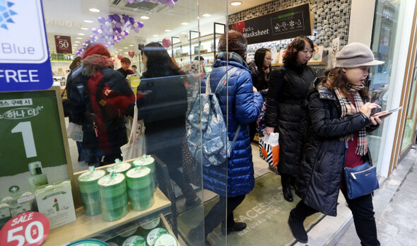 Chinese tourists shop at a cosmetics store in Seoul’s Myeongdong neighborhood