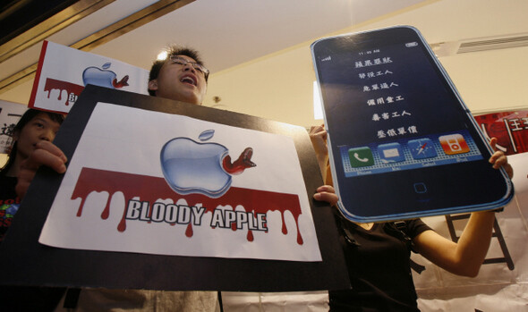 애플도 아이폰 생산업체인 중국의 폭스콘 공장에서 10건이 넘는 자살 사건이 일어나면서 노동환경개선 압력을 받고 있다. REUTERS/ BOBBY YIP