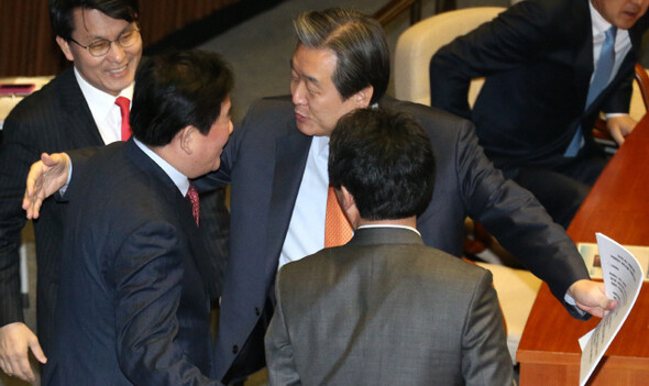  Feb. 3. Behind them is newly elected floor leader Yoo Seong-min. (by Lee Jeong-woo