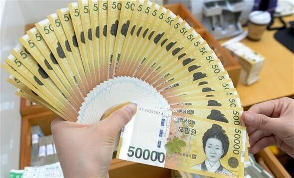 50,000 won notes (Hankyoreh file photo)