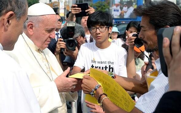 Pope Francis kisses the forehead of Oh Mi-hyun