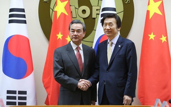 South Korean Foreign Minister Yun Byung-se (right) shakes hands with his Chinese counterpart Wang Yi before their bilateral meeting in Seoul
