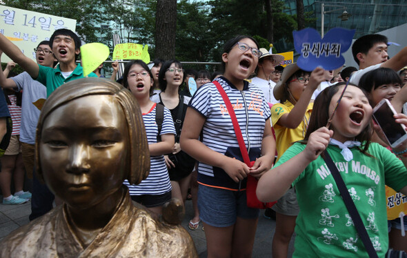 087th weekly protest in front of the Japanese embassy in Seoul’s Jongno district call on the Japanese government to apologize to comfort women
