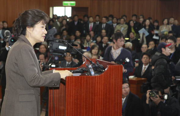 » 지난해 말 박근혜 전 한나라당 대표의 ‘복지 공청회’는 대선 출정식을 방불케 했다. 한겨레 김경호 