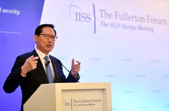 South Korean Defense Minister Song Young-moo speaks at the Fullerton Forum in Singapore on Jan. 29. (provided by Ministry of Defense)