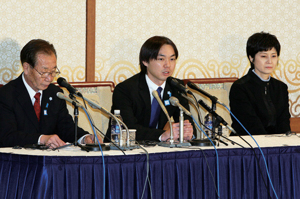김현희(맨 오른쪽) 사진/ 연합