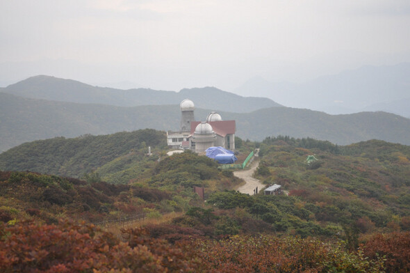 소백산 천문대. 30년이 넘도록 한국 하늘의 별을 지켜온 한국천문학계의 증인이다.