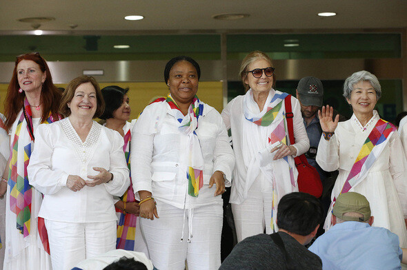 Gloria Steinem (second from the right) and other members of Women Cross DMZ hold a press conference at the Customs