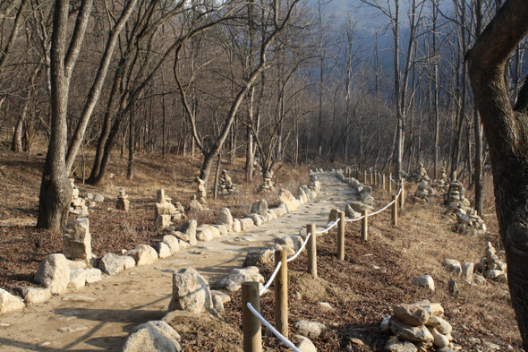 ‘산소길’로도 불리는 산책로를 모두 돌아보는 데 1시간 정도 걸린다.