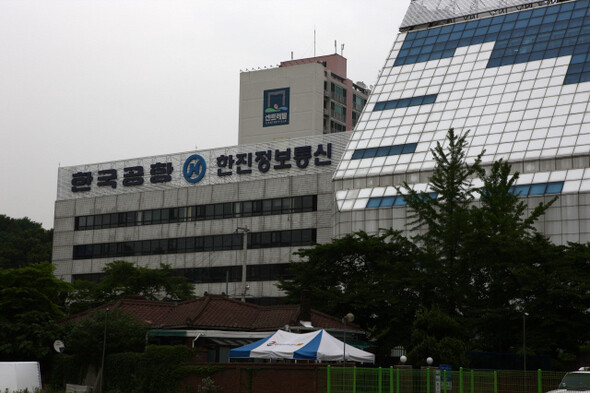 서울 강서구 대한항공 전산센터 전경. 이 건물에서 일하는 예약센터 직원들이 6월 이후 늘어난 업무량과 폭주하는 고객 불만에 고통을 호소하고 나섰다. 한겨레21 류우종 기자