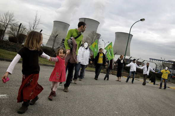 세계에서 원전 의존율이 가장 높은 프랑스에서도 지난 3월15일 원전 반대 시위가 펼쳐졌다.연합 AP