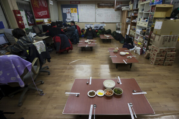 지원 방문을 오는 시민들을 위해 차려진 저녁상.