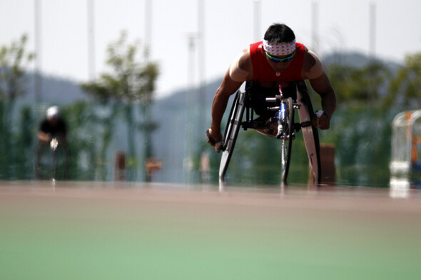 제14회 런던 하계 패럴림픽 육상 종목에 참가하는 선수들이 8일 오전 경기 이천시 신둔면 석동로 이천장애인체육종합훈련원에서 훈련을 하고 있다.