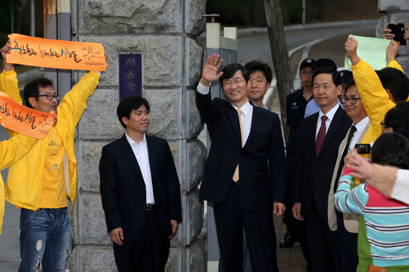 곽노현 전 서울시 교육감이 지난 9월28일 경기도 의왕시 서울구치소로 들어서고 있다. 그에 대한 대법원 선고는 정치재판의 새 전형으로 받는다. 한겨레 이정아