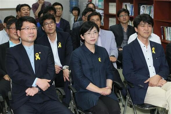  at the party’s offices in Seoul’s Dongjak district. (Yonhap News)