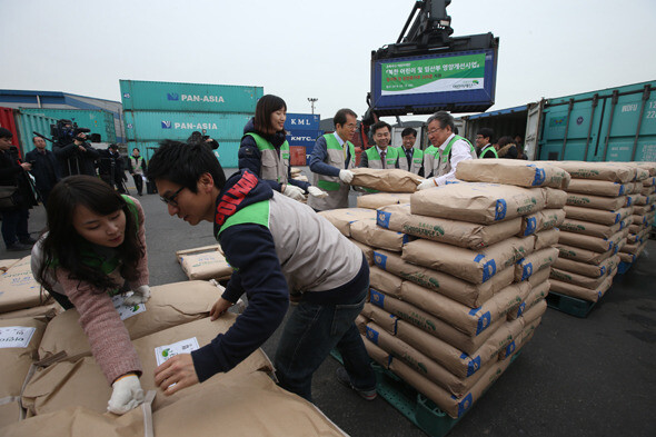 Mar. 12. The goods were sent as humanitarian aid to North Korean children and pregnant women. The entire shipment totalled 200 tonnes - 179.2t of flour and 20.8t of bean powder containing vitamin and minerals. The aid was delivered to 50