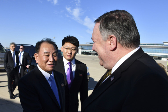 North Korean Workers’ Party Vice Chairman Kim Yong-chol greets US Secretary of State Mike Pompeo during the latter’s visit to Pyongyang on Oct. 7. (provided by the US State Department)
