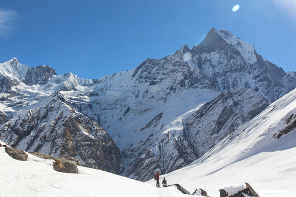 Two people trek along the path to the base camp of Mount Annapurna in Nepal. (Koo Bon-kwon/The Hankyoreh)