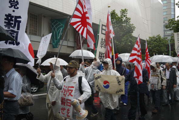 たいてい-イルギョリュ切ろう” 仕事右翼団体たち反韓国デモ