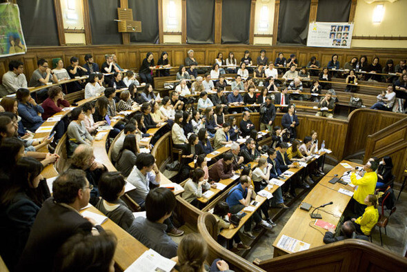 Sewol sinking victims’ families give a lecture at Sorbonne University in Paris