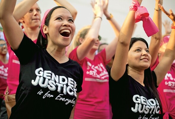 지난 3월8일 타이 방콕의 ‘여성의 날’ 행사는 페미니즘 운동과 깊이 연계된 레즈비언 단체가 주도했다. 최근 기안을 마친 타이 신헌법에 ‘젠더’ 개념이 도입될 예정인 가운데 성소수자들은 ‘젠더 평등’을 강조하고 있다.